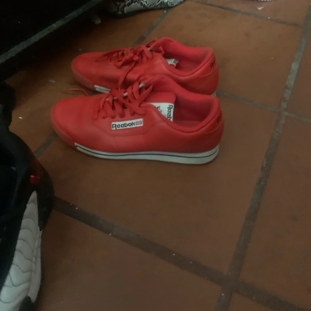 Reebok - Picture 3 of 4
